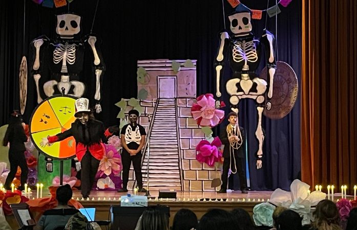  Stage scene during the opening night of the play.